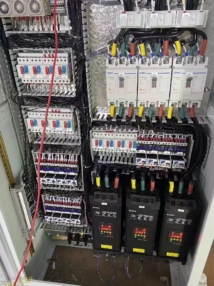 ��������������һ�ι��������ʾ�ĵ���ֵ����ʵ����ֵ���ϴ�����ʲôԭ��������������������У׼��